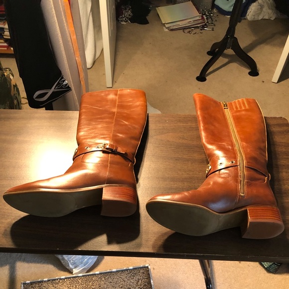 Michael Kors boots new except for one thin hairline scratch - Picture 3 of 9